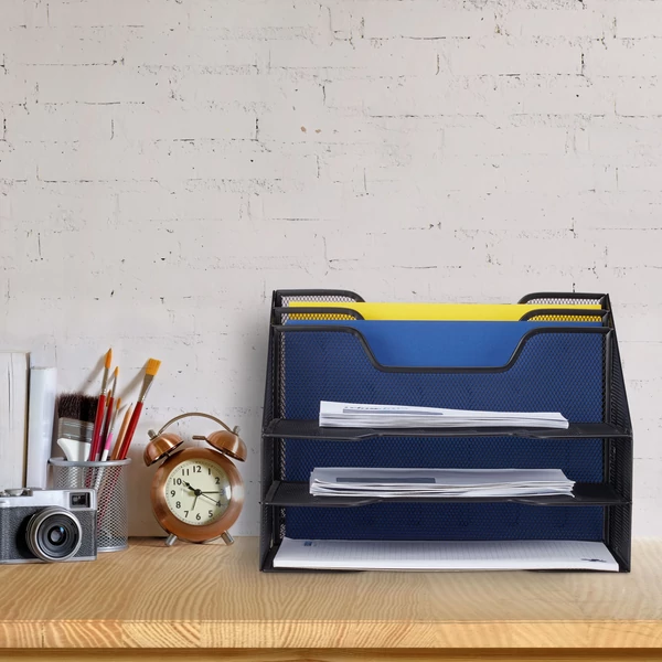 Pető fekete színű 5 rekeszes asztali iratrendező két álló és három fekvő rekesszel az íróasztal jobb sarkában