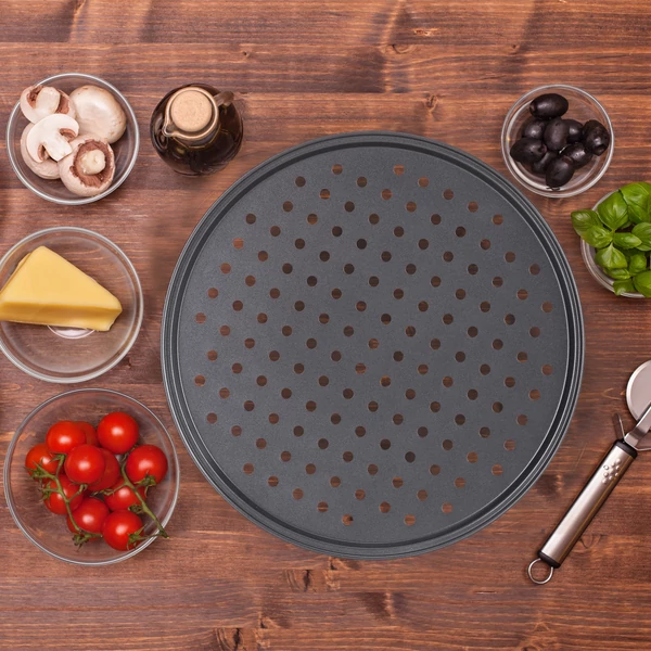 Pizza készítő forma és sütőlap kerek lyukasztott aljjal tapadásmentes bevonattal