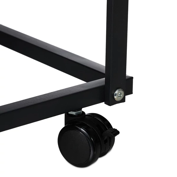 Szorka virágtartó állvány egyik görgős kereke amely fékezhető is